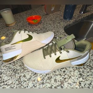 NIKE METCON 8 (Women Size 9)